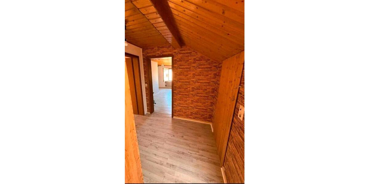 Dachgeschoßwohnung Borken (Hessen) - 3 Zimmer, 108 m&sup2;, 860&euro; | Angebot:26552811