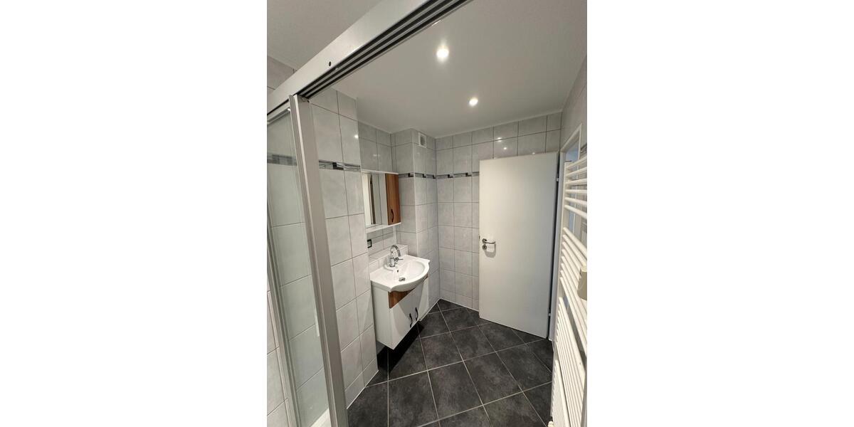 Helle, frisch renovierte 3-Zi-Whg mit neuer Küche 2 Loggien zimmer