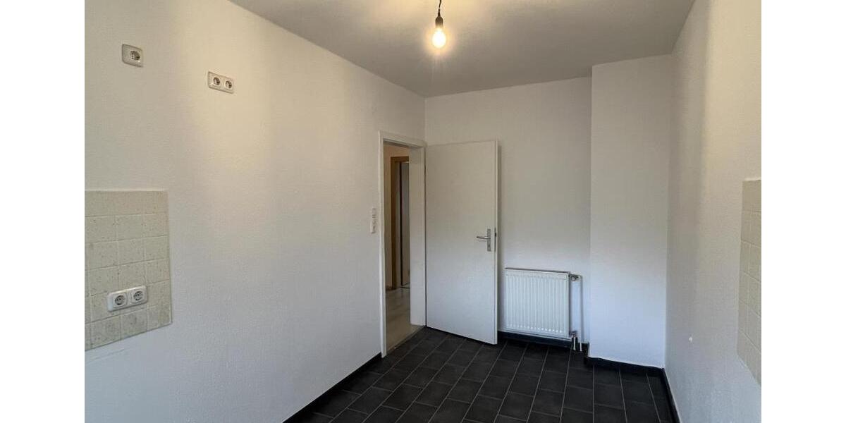 ~ 2 Kaltmieten geschenktn bis 31.12.2025 anmieten! + EG-Wohnung in ruhiger mit Laminat und geweißt ~ 3 zimmer