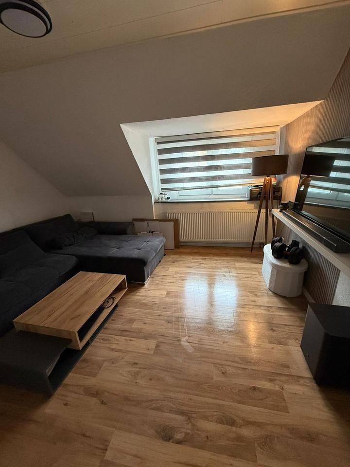Dachgeschoss Wohnung in Zentraler lage zimmer