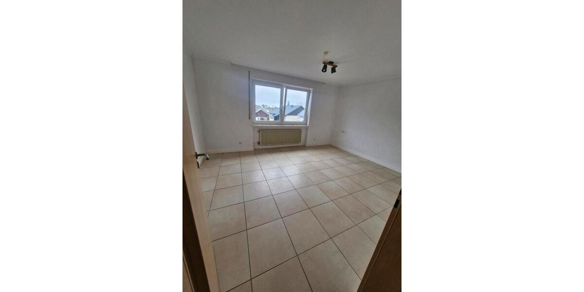 Reihenhaus Dudeldorf - 8 Zimmer, 200 m&sup2;, 1.400&euro; | Angebot:25824171