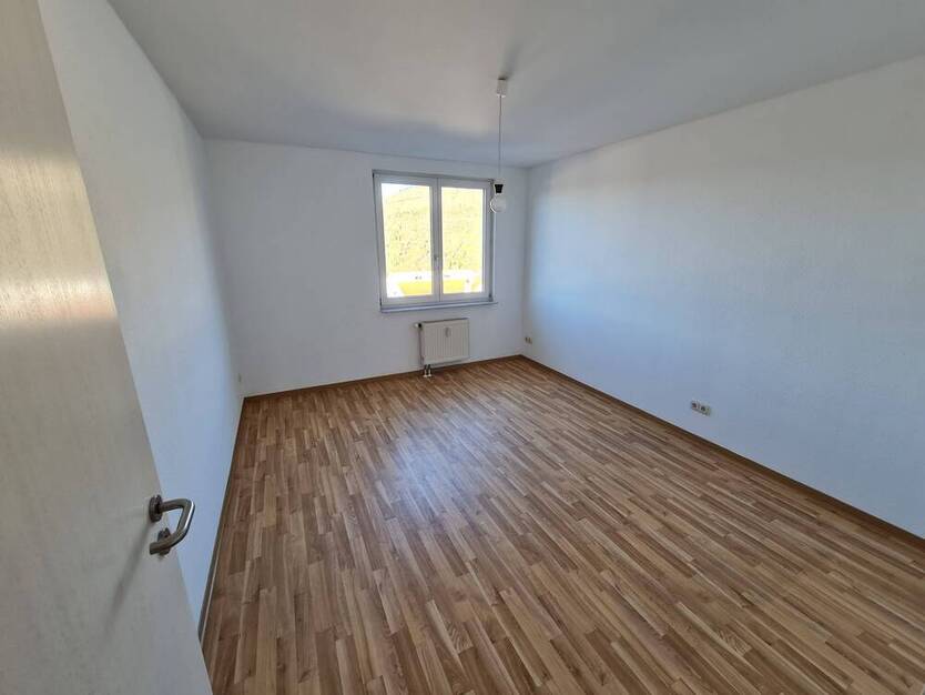 Helle 3-Raum Wohnung mit Balkon # Stellplatz # Ausblick