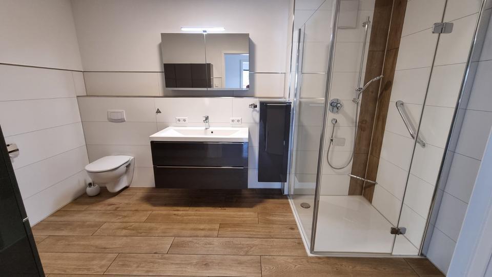 3-Zimmer-Wohnung mit Terrasse, Loggia und hochw. Ausstattung