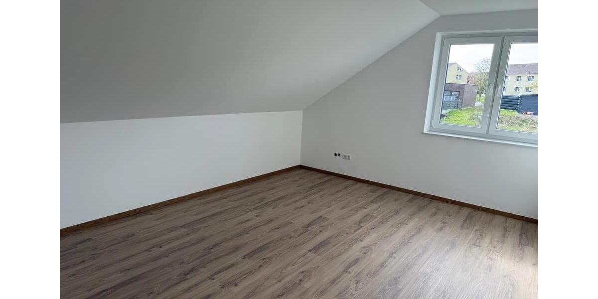 Doppelhaushälfte Uchte - 6 Zimmer, 178 m&sup2;, 1.400&euro; | Angebot:26255584