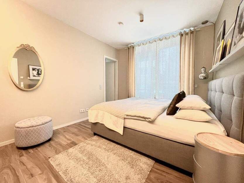 Hochwertige, vollmöblierte Erdgeschosswohnung mit Terrasse und Gartenanteil in bester Lage 4 zimmer