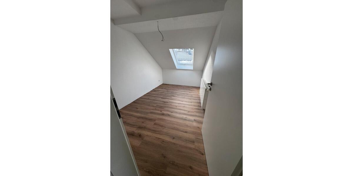 Dachgeschoßwohnung Amorbach - 4 Zimmer, 93 m&sup2;, 850&euro; | Angebot:26003215