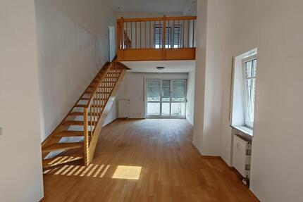 3 Zimmer Maisonette GalerieWohnung im Regensburger Westen