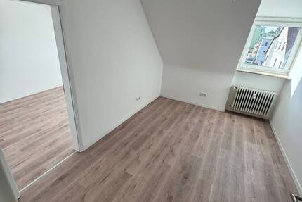 ERSTBEZUG NACH RENOVIERUNG - 3 Zimmerwohnung MIT EINBAUKÜCHE
