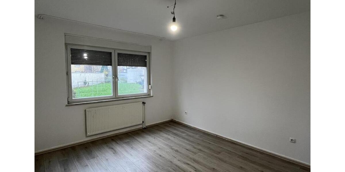 ~ 2 Kaltmieten geschenktn bis 31.12.2025 anmieten! + EG-Wohnung in ruhiger mit Laminat und geweißt ~ 3 zimmer