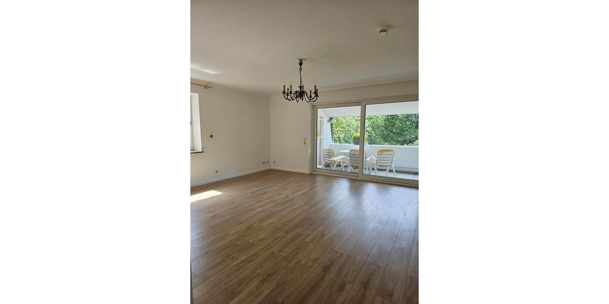 Etagenwohnung Bremerhaven - 3 Zimmer, 96 m&sup2;, 900&euro; | Angebot:26636111