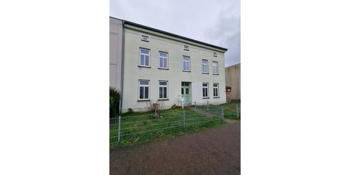 Dachgeschoßwohnung Güstrow - 1 Zimmer, 35 m&sup2;, 290&euro; | Angebot:25909135