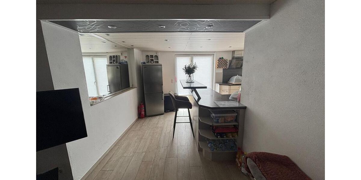 Etagenwohnung Aßlar - 6 Zimmer, 140 m&sup2;, 1.450&euro; | Angebot:26019486
