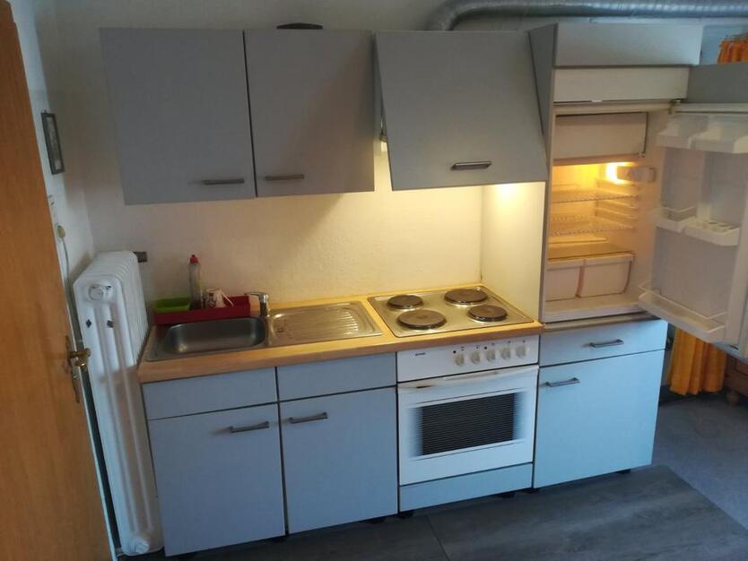 EinzelWohnung mit Küche EUR 430,-Monat WARM !!!