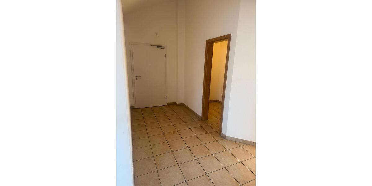 Dachgeschoßwohnung Deggendorf - 2.5 Zimmer, 72 m&sup2;, 790&euro; | Angebot:26603779