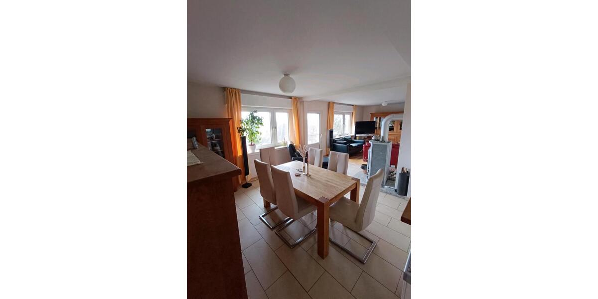 Einfamilienhaus Stadtoldendorf - 9 Zimmer, 130 m&sup2;, 1.050&euro; | Angebot:25843296