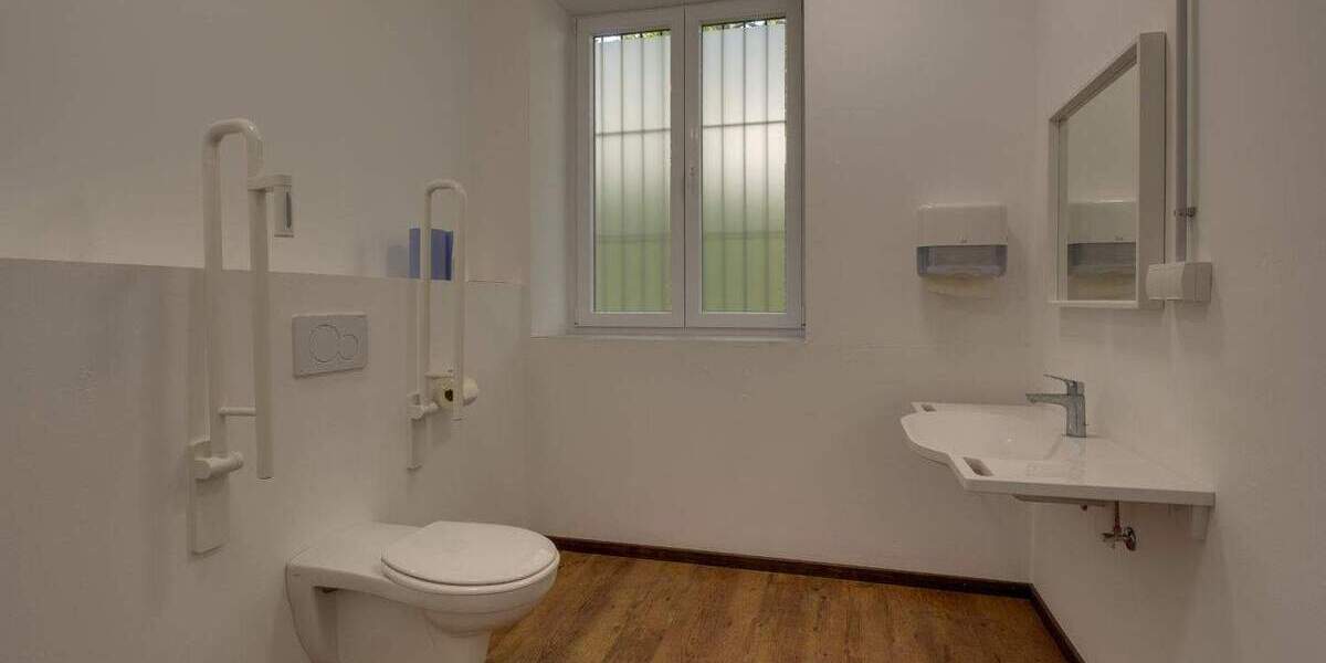 Moderne Gewerbefläche für Büro, Praxis oder Studio - zentrale Lage in Würzburg-Sanderau zimmer