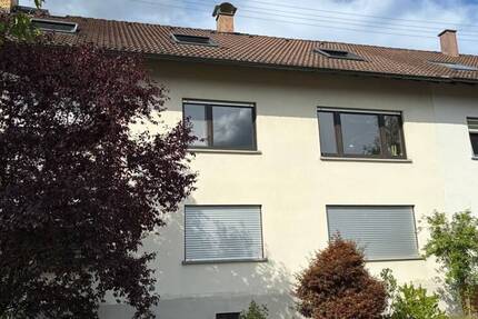 Top renovierte 3 - Zi.-Wohnung mit Einbauküche
