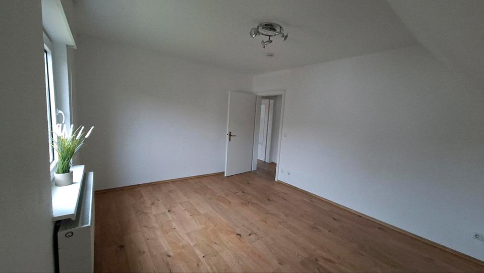Dachgeschoßwohnung Siegen Dillnhütten - 4 Zimmer, 61 m&sup2;, 750&euro; | Angebot:24731142