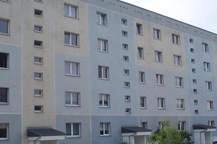 Schöne 4-Zimmer-Wohnung mit Einbauküche in ruhiger Lage in Neustrelitz 4 zimmer