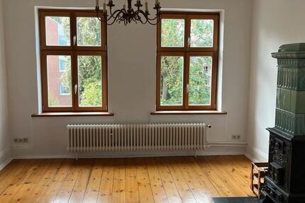 Anfragestopp! Helle Altbau-Wohnung mit Jugendstil-Kamin