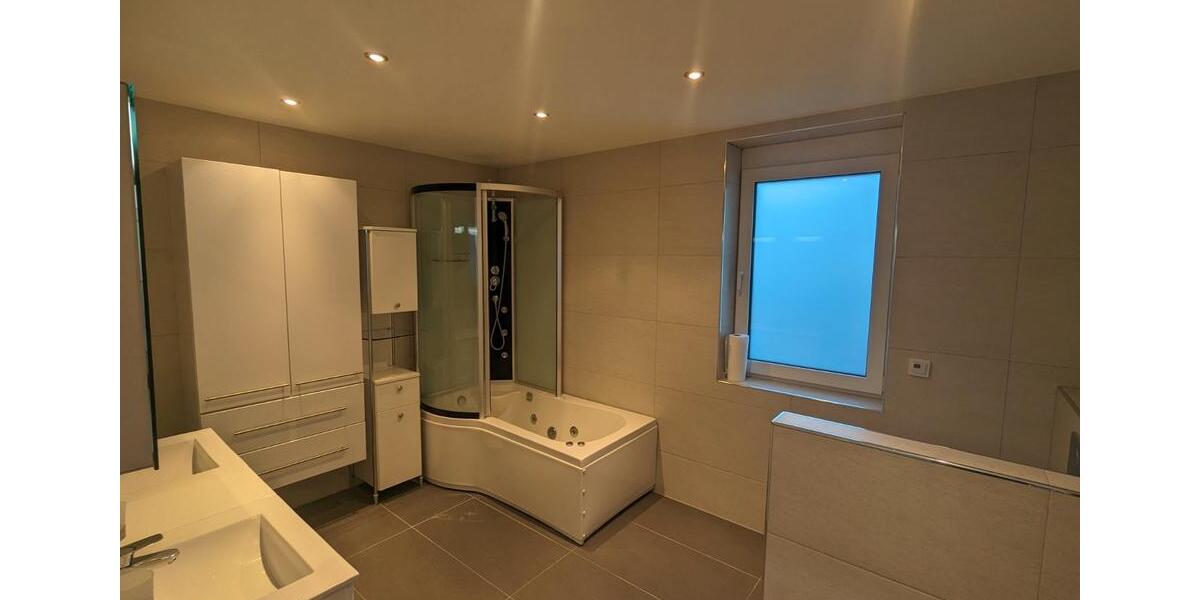 Einfamilienhaus Dreieich - 9 Zimmer, 300 m&sup2;, 4.200&euro; | Angebot:26336525