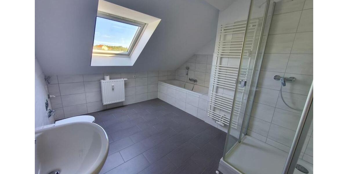 Dachgeschoßwohnung Tonna - 3 Zimmer, 74 m&sup2;, 888&euro; | Angebot:26644749
