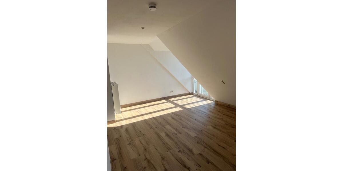 Dachgeschoßwohnung Bad Bocklet - 3 Zimmer, 130 m&sup2;, 1.300&euro; | Angebot:25350125