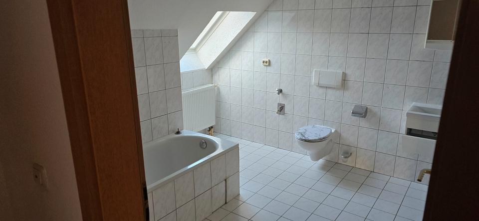 Dachgeschoßwohnung Zella-Mehlis Mehlis - 4 Zimmer, 121 m&sup2;, 690&euro; | Angebot:26566134