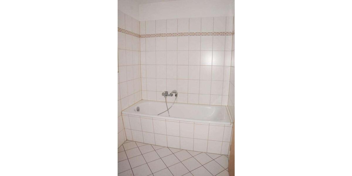 Dachgeschoßwohnung Zwickau - 1 Zimmer, 38 m&sup2;, 240&euro; | Angebot:25977801