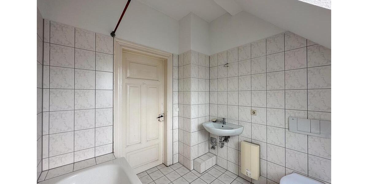 Gemütliche Dachgeschosswohnung mit tollem Ausblick über die Dächer Naumburgs! 2 zimmer