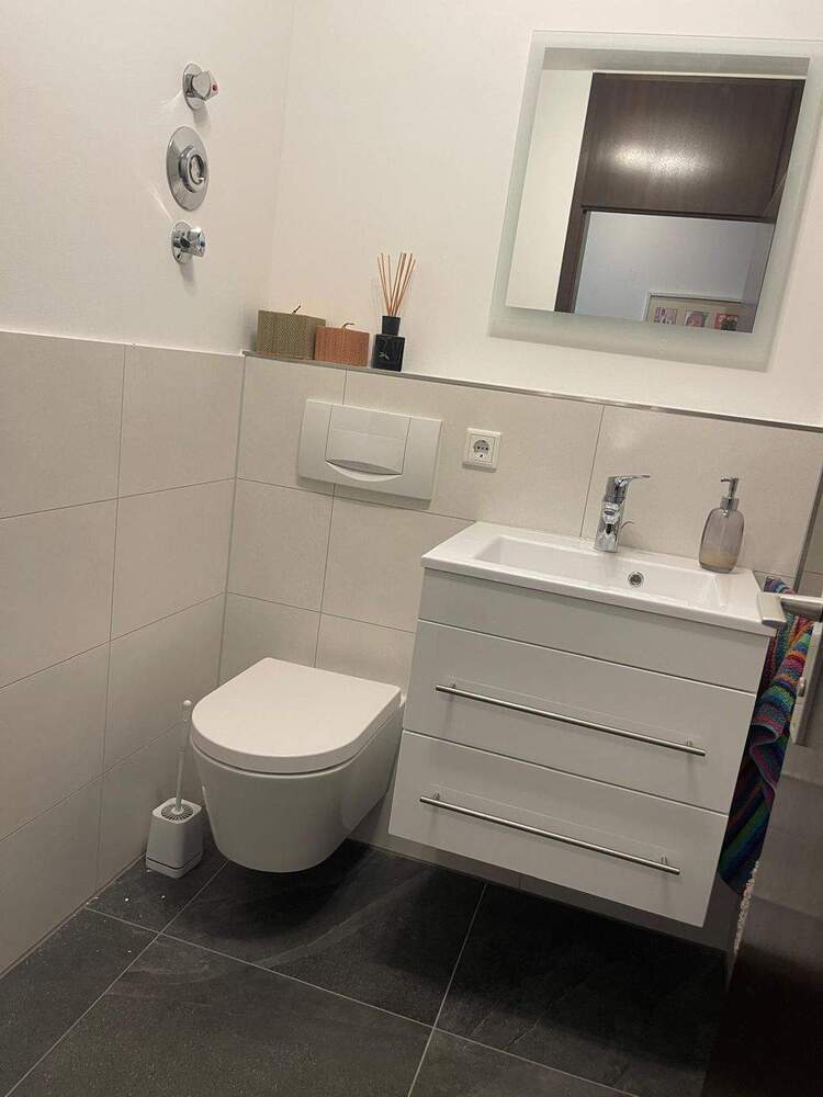 SOFORT VERFÜGBAR - Traumhafte Lage am Wöhrder See! Renovierte 2 Zimmer Dachgeschoss-Wohnung