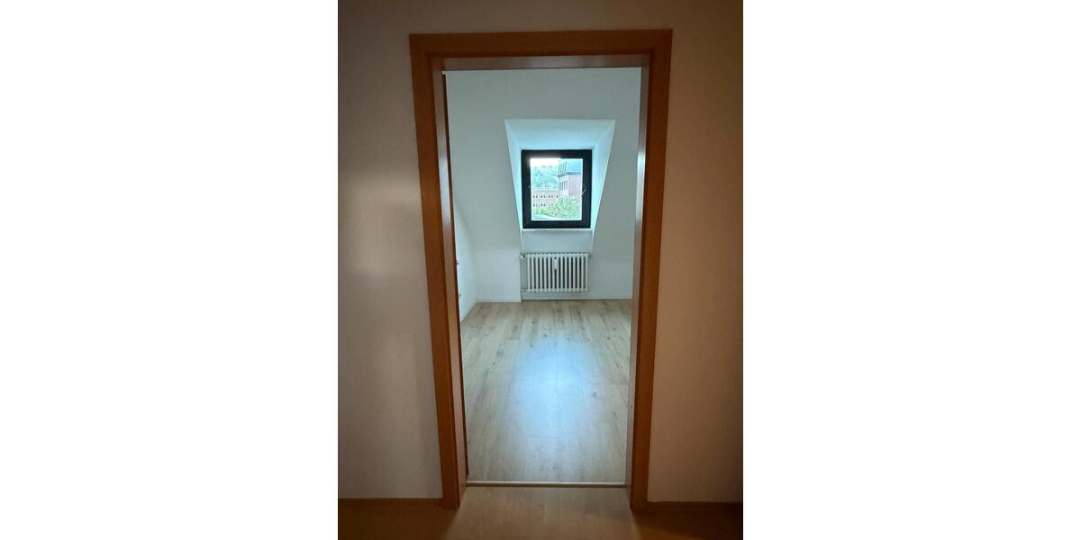 Dachgeschoßwohnung Trier Nord - 3 Zimmer, 70 m&sup2;, 940&euro; | Angebot:26238647