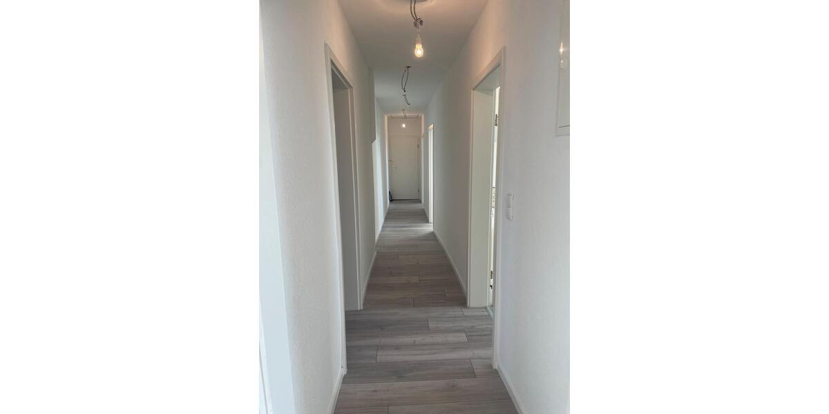 Dachgeschoßwohnung Solingen Aufderhöhe - 4 Zimmer, 80 m&sup2;, 950&euro; | Angebot:25234466