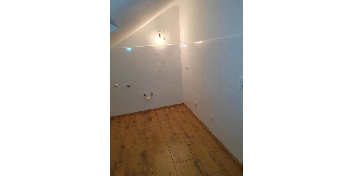 3-Zimmer-Dachgeschosswohnung in ruhiger Lage zu vermieten 3 zimmer