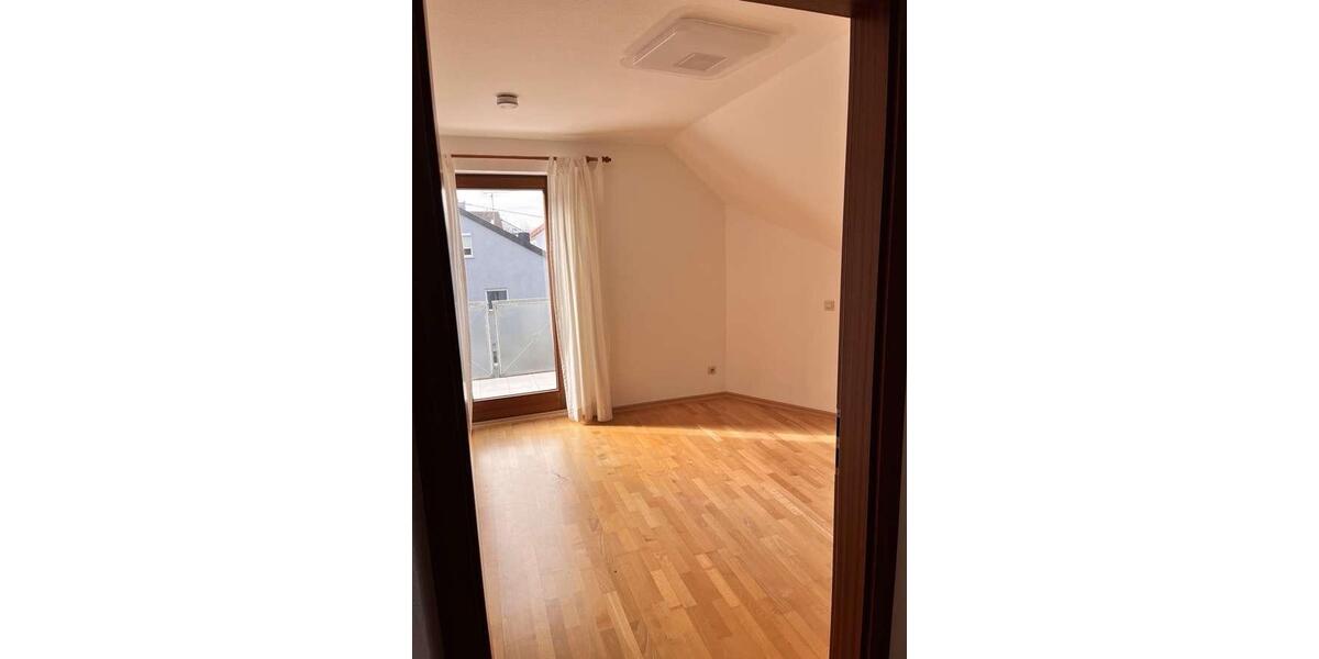 Dachgeschoßwohnung Ostfildern - 3.5 Zimmer, 77 m&sup2;, 1.580&euro; | Angebot:26637748