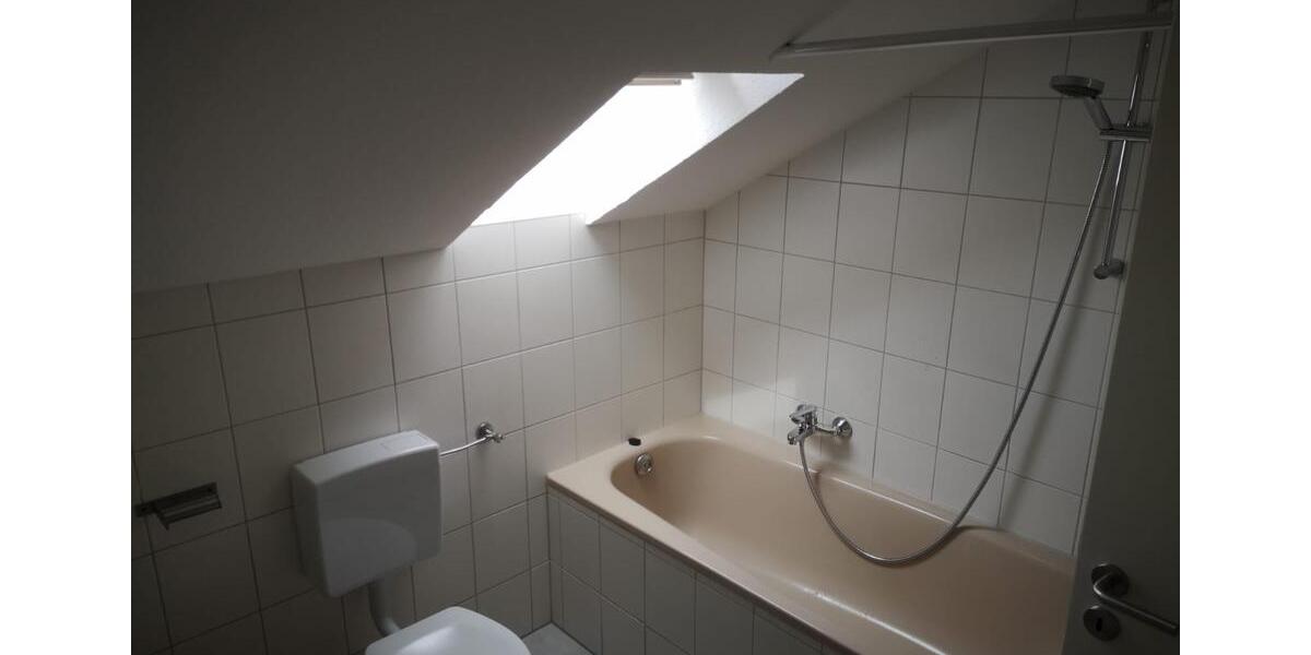 Dachgeschoßwohnung Siegburg - 3 Zimmer, 74 m&sup2;, 990&euro; | Angebot:26005064