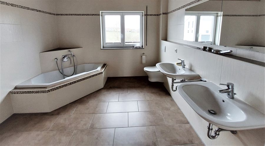 AA-Wehrle neuw. DHH 5,5 Zi. Niedrigenergie 1a TOPLAGE 162m² # GARAGE # max. 4 Pers. z.1.6.26 - Doppelhaushälfte Aalen Dewangen | Angebot:26169902