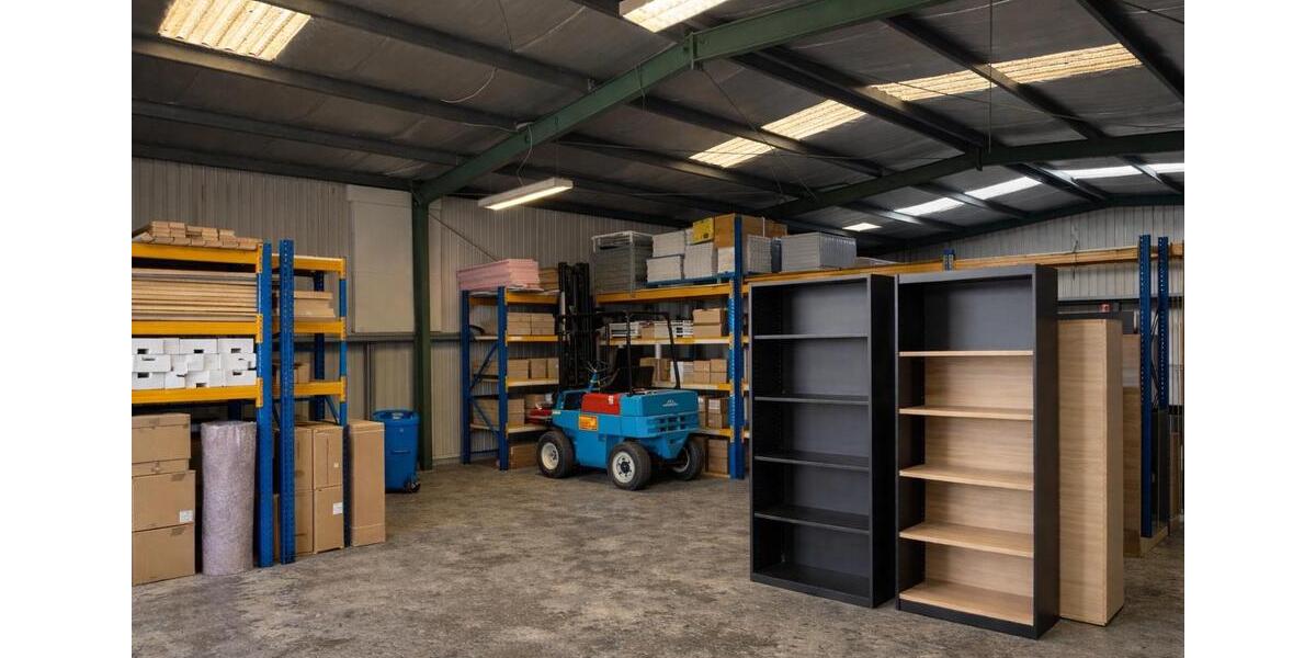 Lagerhalle mit eigener Einfahrt & Toren in Rehlingen – Südstraße zimmer