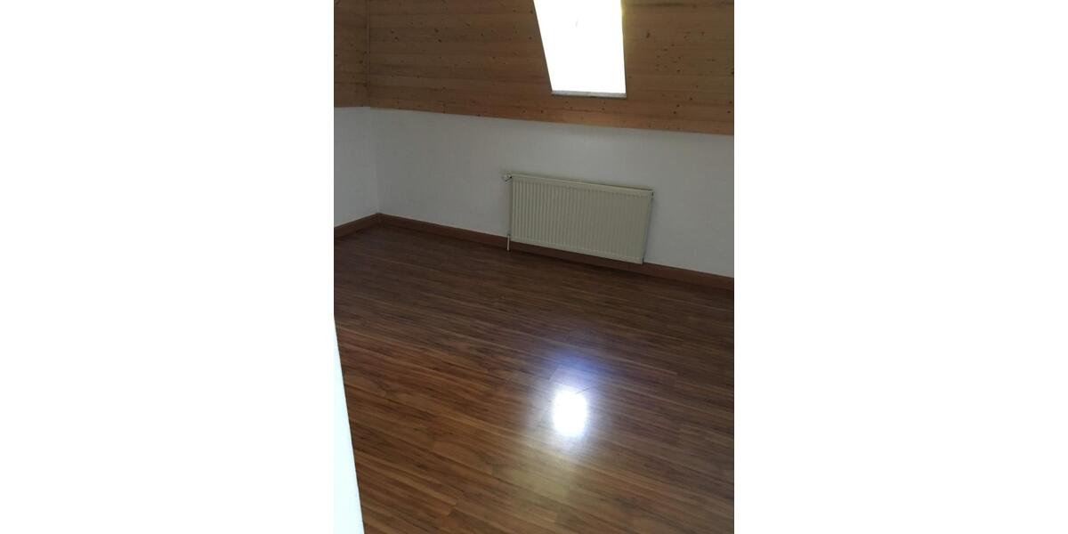 Dachgeschoßwohnung Ellefeld - 5 Zimmer, 93 m&sup2;, 400&euro; | Angebot:25302933