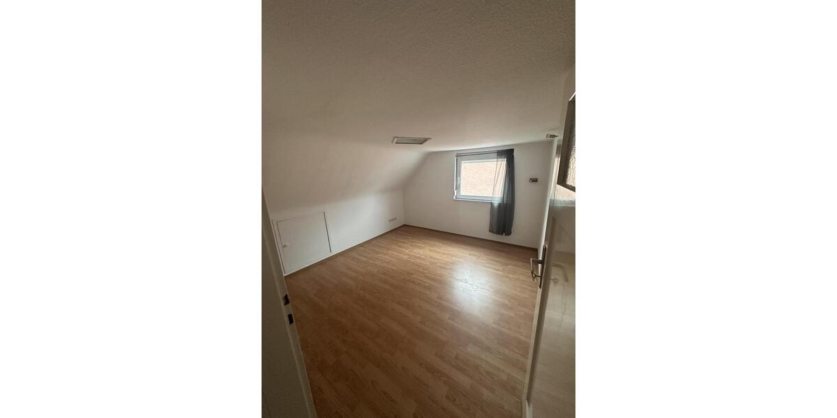 Doppelhaushälfte Stuttgart Vaihingen - 5 Zimmer, 128 m&sup2;, 1.750&euro; | Angebot:25157902