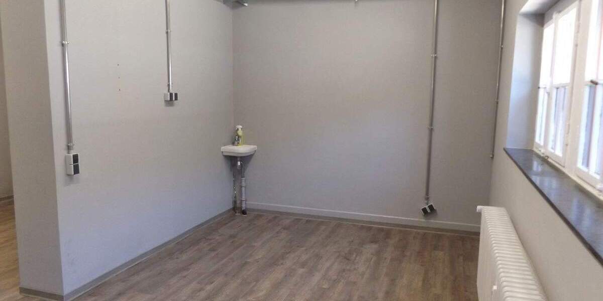 Gewerbeobjekt Titisee-Neustadt Titisee - 2 Zimmer, 400&euro; | Angebot:25845119