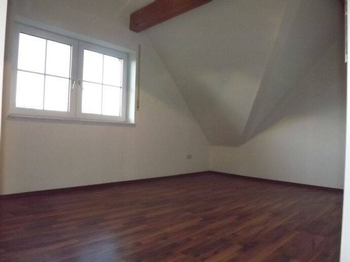 Gut geschnittenes 2 Zimmer-Apartment mit Einbauküche und Wannenbad, in ruhiger Lage von Wiesenbronn. Nur 10 Min. nach Kitzingen... 2 zimmer