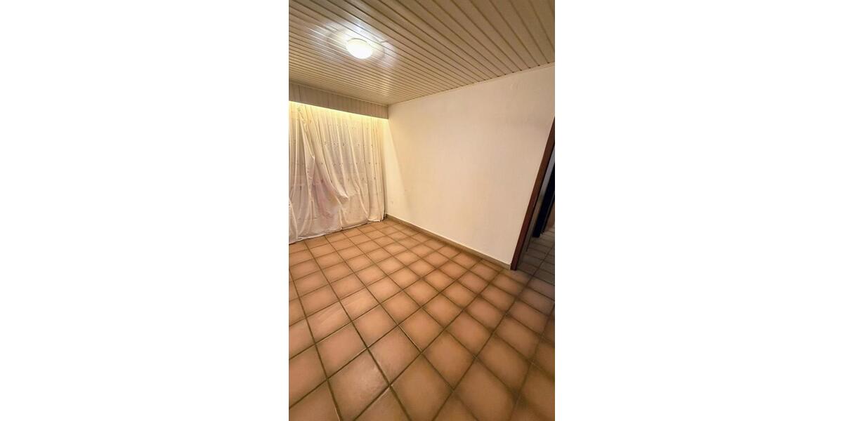 Erdgeschoßwohnung Kaiserslautern Engelshof - 5 Zimmer, 136 m&sup2;, 1.700&euro; | Angebot:25961989