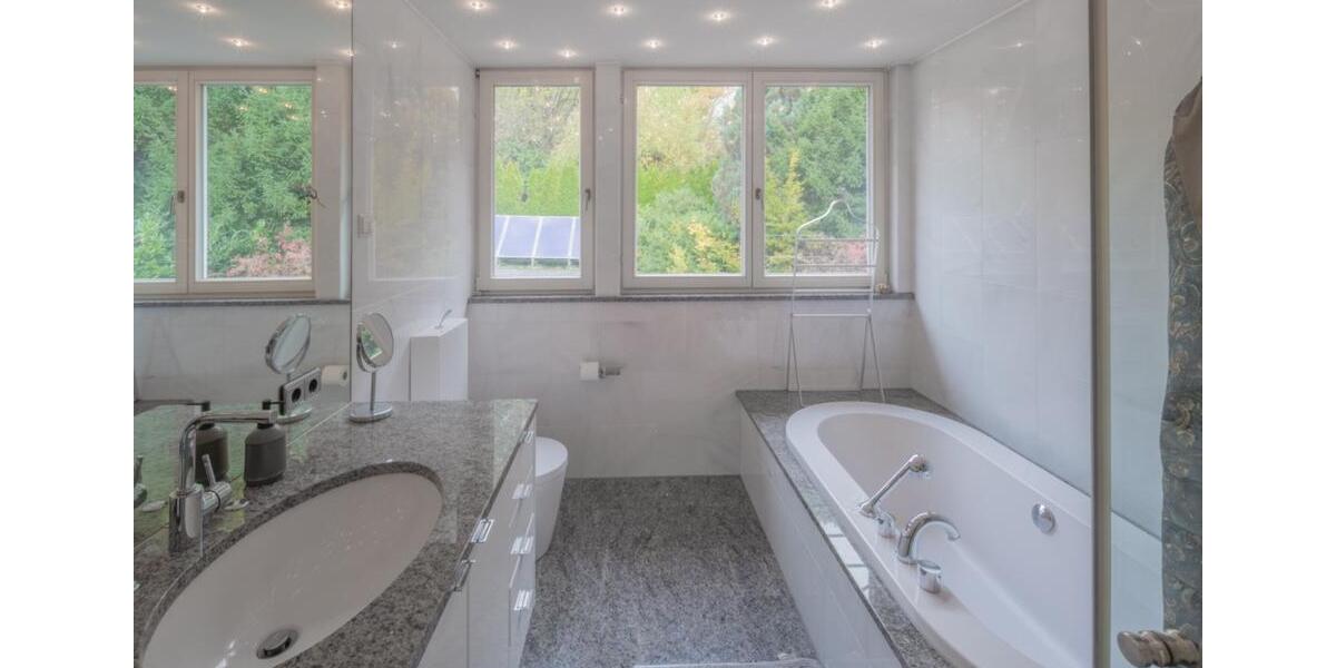 Außergewöhnliche Wohnung an bester Lage 6 zimmer