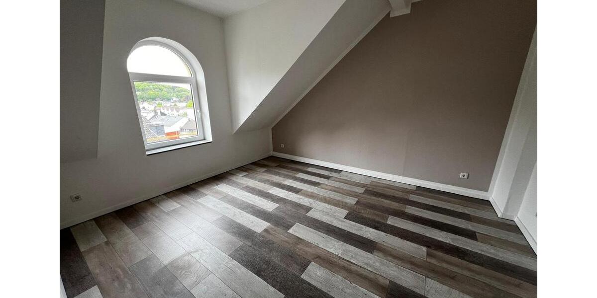 Dachgeschoßwohnung Ennepetal - 4 Zimmer, 900&euro; | Angebot:23531984