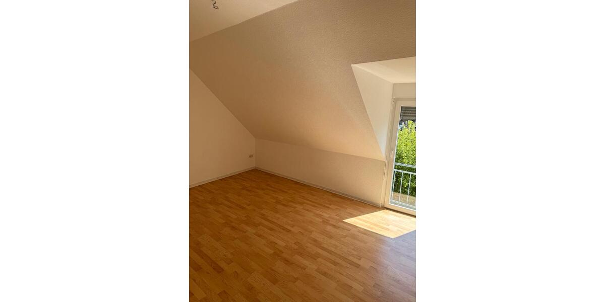 Dachgeschoßwohnung Zell (Mosel) - 6 Zimmer, 120 m&sup2;, 950&euro; | Angebot:26040618