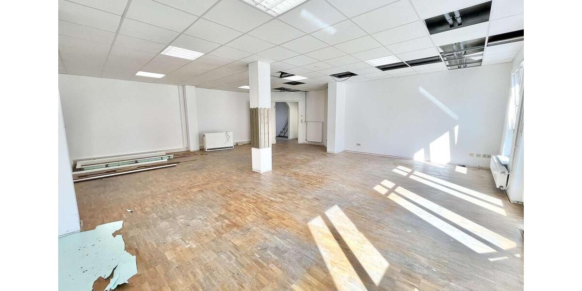 Barrierefreie Bürofläche mit Aufzug und Stellplätzen zimmer