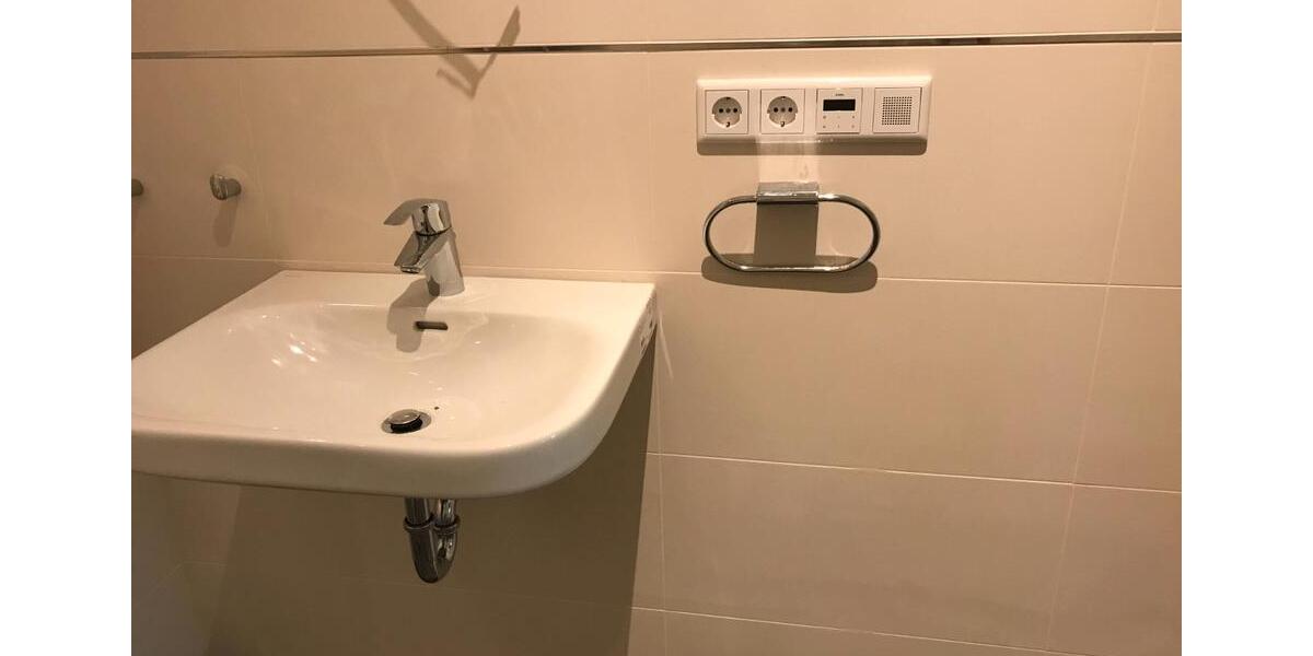 Etagenwohnung Rostock Hansaviertel - 3 Zimmer, 105 m&sup2;, 1.520&euro; | Angebot:26001825