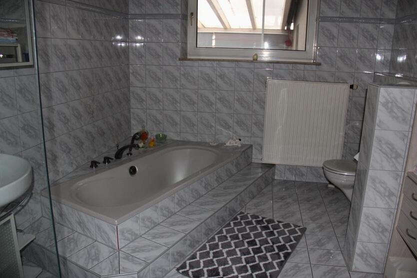 Schönes Haus mit 143 m² + Terrasse in Allmersbach am Weinberg zu