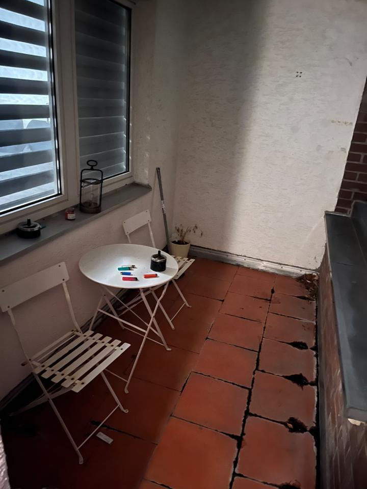 Helle 2 Zimmerwohnung mit Balkon zimmer